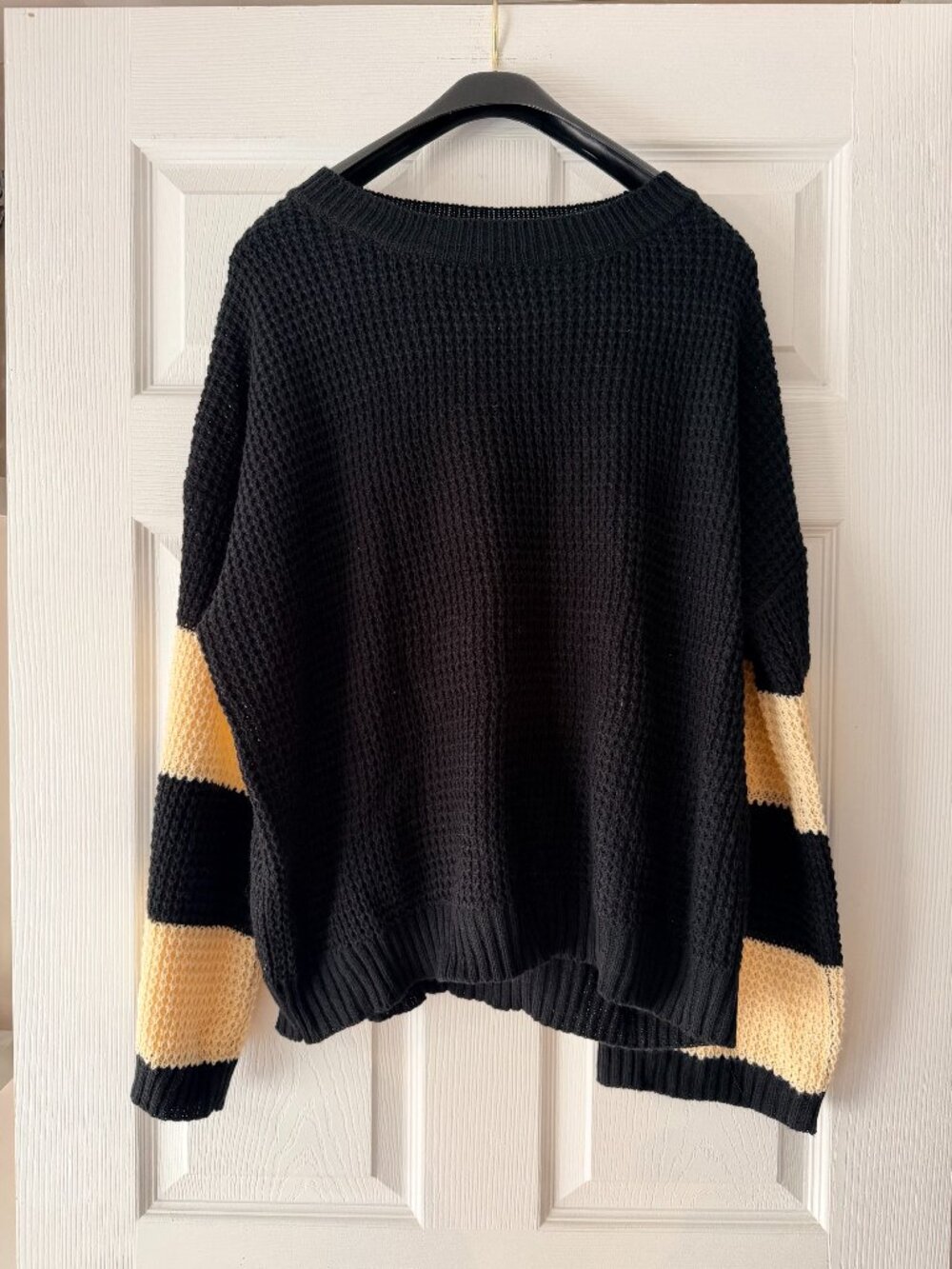 Black & Cream Striped Sleeve Sweater – 1XL